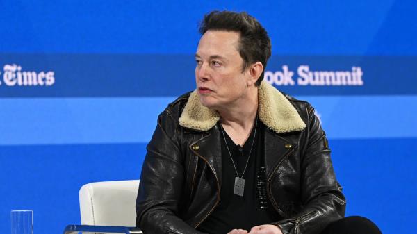 埃隆·马斯克的豪车在几秒钟内完成 埃隆·马斯克的豪车在几秒钟内完成