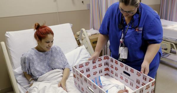 产妇死亡率在20年里翻了一番，其中黑人和美国印第安母亲的死亡率最高