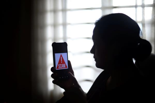 一名公务员被骗子骗了80多万令吉