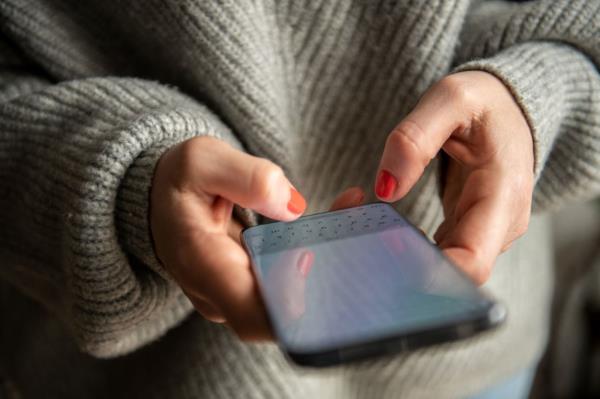 美国联邦调查局称,一名被前男友绑架并性侵的女子秘密拨打911求助 美国联邦调查局称,一名被前男友绑架并性侵的女子秘密拨打911求助