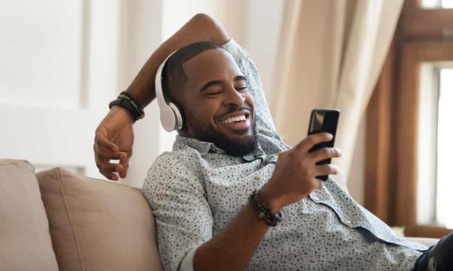 谷歌和环球音乐正在合作为人工智能生成的歌曲授权声音