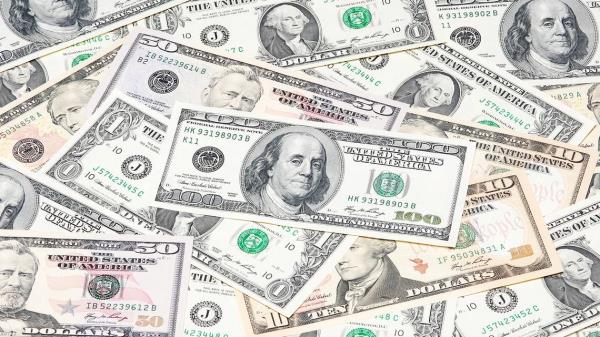 “这是百万富翁太太一名女子中了巨额彩票大奖，这是她两周内第二次中奖