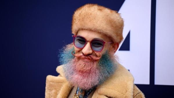 明星们走在第37届全美唱片业协会的红毯上