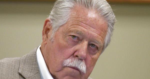 犹他州参议员吉恩·戴维斯因行为不端指控辞职