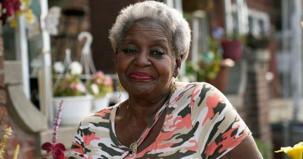 美国贫穷、白人较少的社区的互联网交易最糟糕