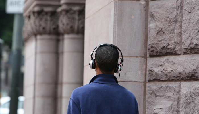 伯明翰市长伍德芬说，有一半的三年级学生逃学;警告父母，他们可能会被起诉