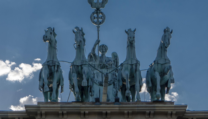 查尔斯国王在英国皇家军团纪念节上为伊丽莎白女王的新雕像揭幕 查尔斯国王在英国皇家军团纪念节上为伊丽莎白女王的新雕像揭幕