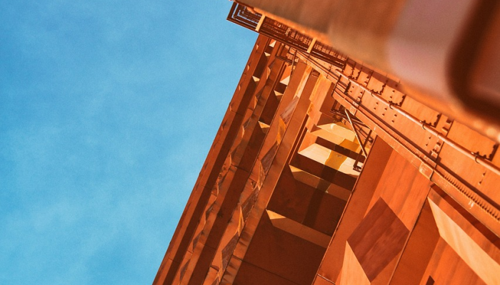 经过几十年的努力，旧金山终于在金门大桥上安装了防自杀网