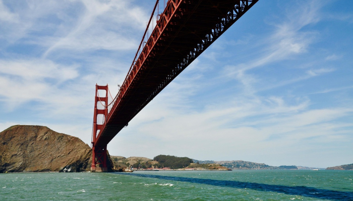 经过几十年的努力，旧金山终于在金门大桥上安装了防自杀网