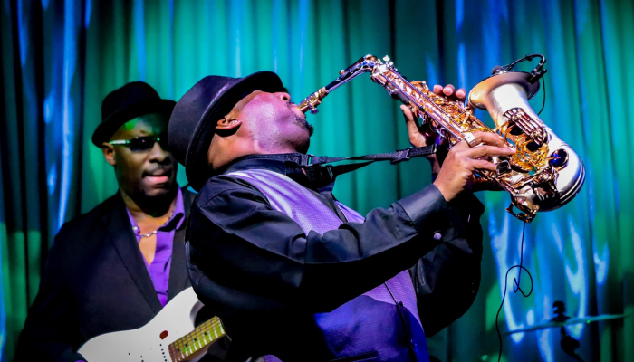 环球音乐英国公司的赛琳娜·韦伯和词曲作者卡拉·玛丽·威廉姆斯在新年荣誉名单中获得了MBEs;唐·布莱克、保罗·伯格等人也得到了认可 环球音乐英国公司的赛琳娜·韦伯和词曲作者卡拉·玛丽·威廉姆斯在新年荣誉名单中获得了MBEs;唐·布莱克、保罗·伯格等人也得到了认可