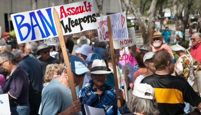 国会警察说，要求停止加沙袭击的抗议活动导致300多人被捕