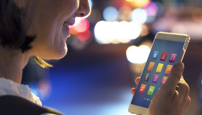 诺贝尔化学奖授予三位科学家，以表彰他们对微小量子点的研究