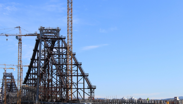 在法国，燃料危机使工人的神经和恢复力受到了冲击