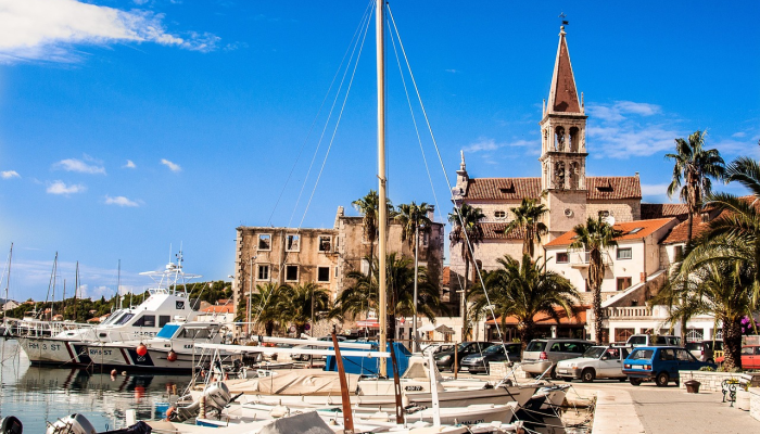 巴塞罗那和里昂轻松赢得女足冠军联赛 巴塞罗那和里昂轻松赢得女足冠军联赛