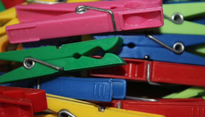 在接受福克斯新闻纪录片采访后，亚历克斯·默多的监狱特权被暂停