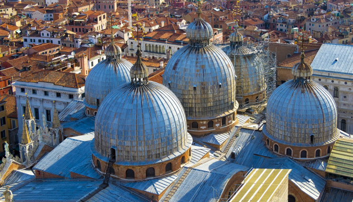 在巴尔莫勒尔皇家盛大的夏季派对上,工作人员得到了与他们平等的待遇 在巴尔莫勒尔皇家盛大的夏季派对上,工作人员得到了与他们平等的待遇