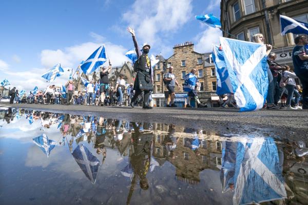 否认后的电子邮件显示，苏格兰政府的独立开支被调查