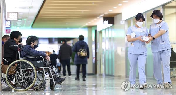Patients wait at a state-run hospital in Seoul on Feb. 22, 2024. (Yonhap)