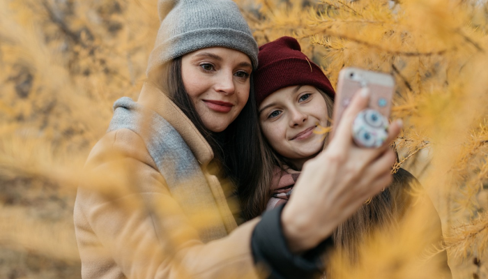 艾米丽·布朗特送给著名的讨厌Ugg靴子的克里斯托弗·诺兰一双作为奥本海默的包装礼物,我不能再爱她了 艾米丽·布朗特送给著名的讨厌Ugg靴子的克里斯托弗·诺兰一双作为奥本海默的包装礼物,我不能再爱她了