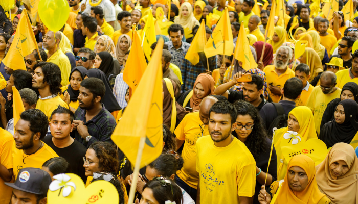 足球-伯恩利大胜10人谢菲尔德联队，取得首个主场胜利