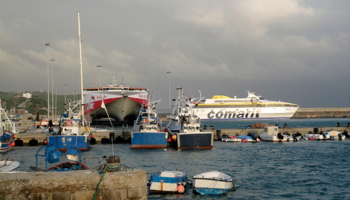 驶往西班牙的移民船突然消失,数十人死亡 驶往西班牙的移民船突然消失,数十人死亡