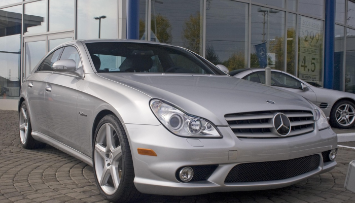 菲斯克在直销模式中增加了经销商，以促进电动汽车的销售