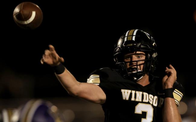 Windsor quarterback Judson Anderson zips a pass in to the end zone against Escalon, Friday, Sept. 1, 2023 at Windsor High School.   (Kent Porter / The Press Democrat) 2023