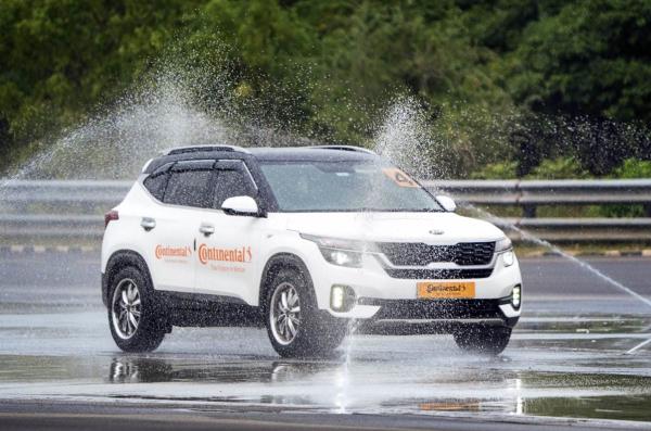 现代克里塔价格，福图纳，XUV700驱动，大陆交叉接触轮胎