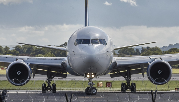 班加罗尔:香料航空公司让250名乘客等了12个小时才登上孟买航班,他们失去了冷静 班加罗尔:香料航空公司让250名乘客等了12个小时才登上孟买航班,他们失去了冷静