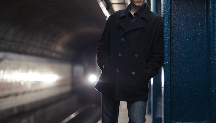 警方称,一名男子在纽约地铁向试图抢劫女性的抢劫犯开枪 警方称,一名男子在纽约地铁向试图抢劫女性的抢劫犯开枪