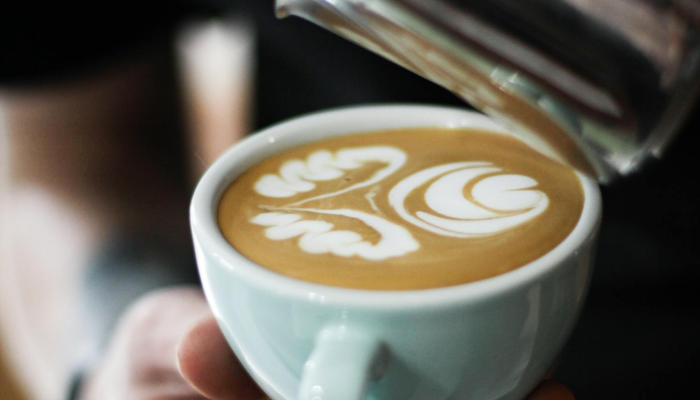 巴基斯坦在对澳大利亚的第二次测试中赢得了投掷和碗