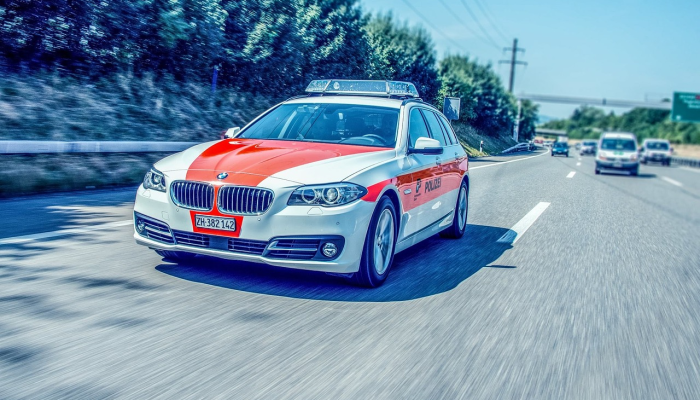 阿肯色州一名骑自行车的人在与州警察追逐时被电击后起火