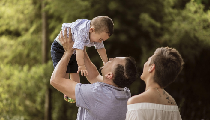 由于营养不良,加沙的母亲们正在寻找母乳 由于营养不良,加沙的母亲们正在寻找母乳