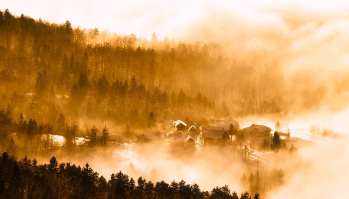 森林大火袭击了北伊洛科斯风景秀丽的索索纳-阿帕约公路上的山脉 森林大火袭击了北伊洛科斯风景秀丽的索索纳-阿帕约公路上的山脉