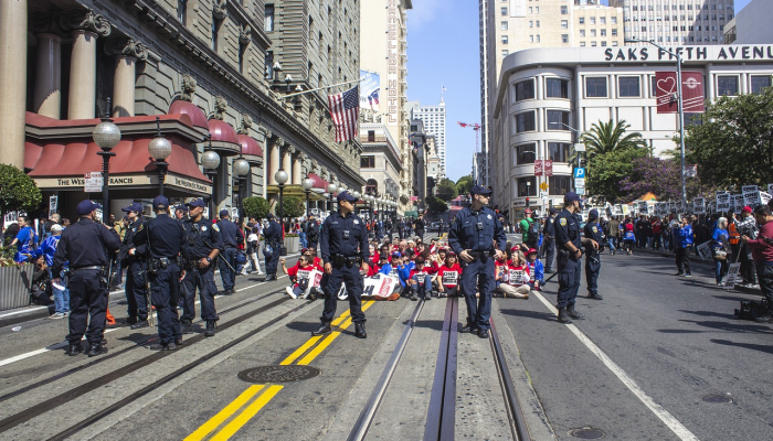伊拉克贸易博览会第二天吸引了大量人群 伊拉克贸易博览会第二天吸引了大量人群
