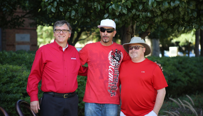 一名男子在袭击三名青少年后被捕 一名男子在袭击三名青少年后被捕