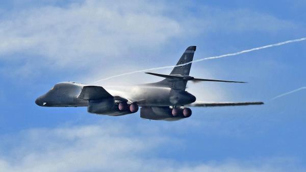 美国一架军用飞机在地中海坠毁，5名机组人员死亡