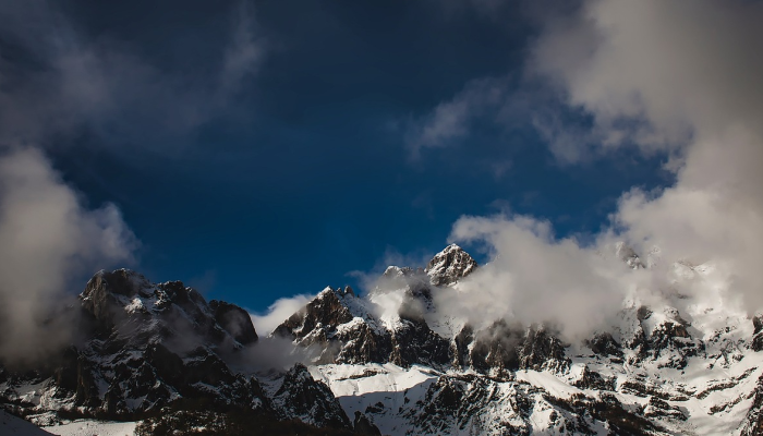 操纵和利用：古代人类遗骸在西班牙洞穴的故事