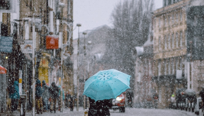 格里特风暴袭击英国,三人死亡 格里特风暴袭击英国,三人死亡