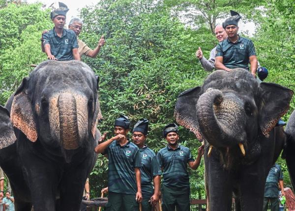 摩纳哥国王和王子参观彭亨动物保护区