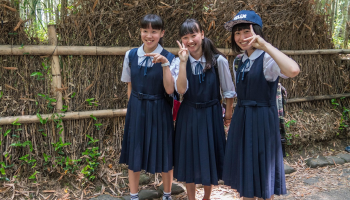 已故沙巴旅游铁娘子的家人骄傲的时刻,亚航揭幕致敬制服 已故沙巴旅游铁娘子的家人骄傲的时刻,亚航揭幕致敬制服