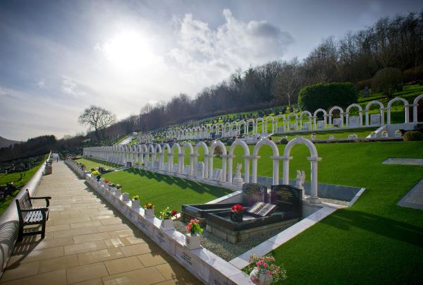 默里说,斯塔默和萨瓦尔都超过了两个孩子的福利上限 默里说,斯塔默和萨瓦尔都超过了两个孩子的福利上限