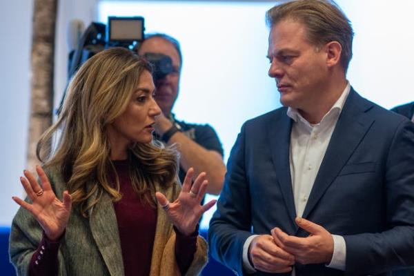 玩家辅助神器：“白金岛红拐弯怎么看出人家开挂”(原来确实是有挂)