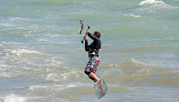 在澳大利亚黄金海岸冲浪:价格,条件和初学者需要知道的 在澳大利亚黄金海岸冲浪:价格,条件和初学者需要知道的