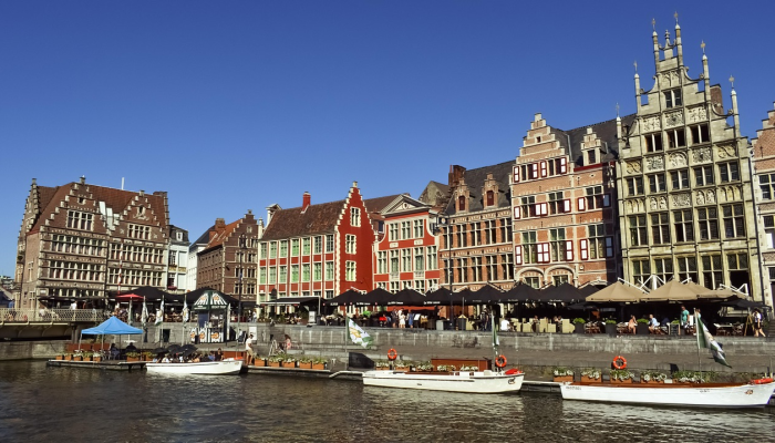 印孚瑟斯公司的纳拉亚纳?穆尔蒂说,40多年来,每周工作70多个小时,这并不是浪费 印孚瑟斯公司的纳拉亚纳?穆尔蒂说,40多年来,每周工作70多个小时,这并不是浪费