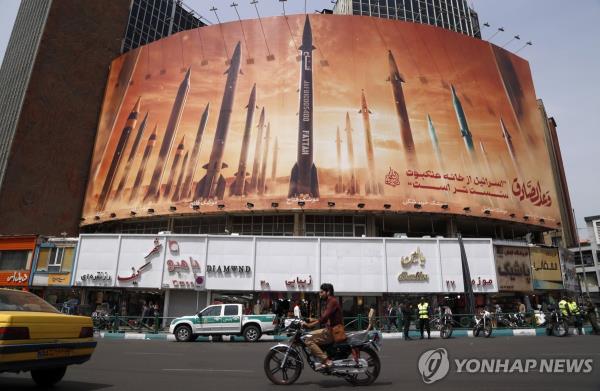 This photo, provided by EPA on April 16, 2024, shows a huge anti-Israel billboard carrying pictures of Iranian missiles in Tehran. (PHOTO NOT FOR SALE) (Yonhap)