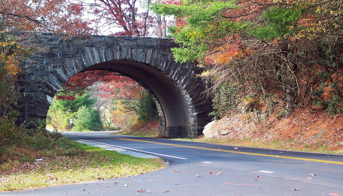 在印第安纳州,一名男子被困在失事卡车里6天,被路人发现后获救 在印第安纳州,一名男子被困在失事卡车里6天,被路人发现后获救