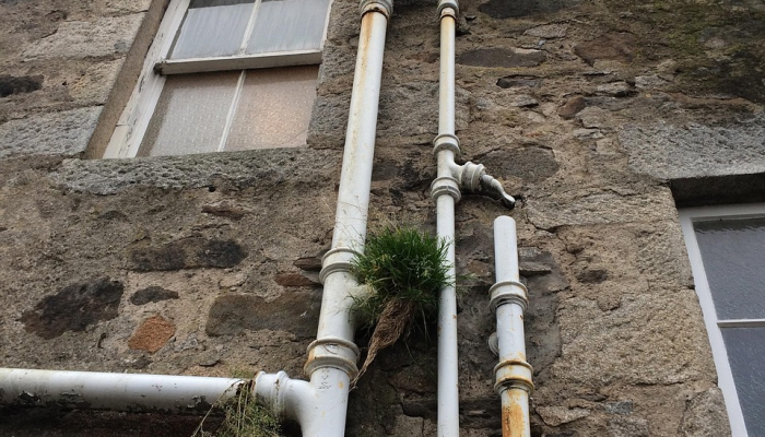 俄罗斯袭击赫尔松，1死4伤