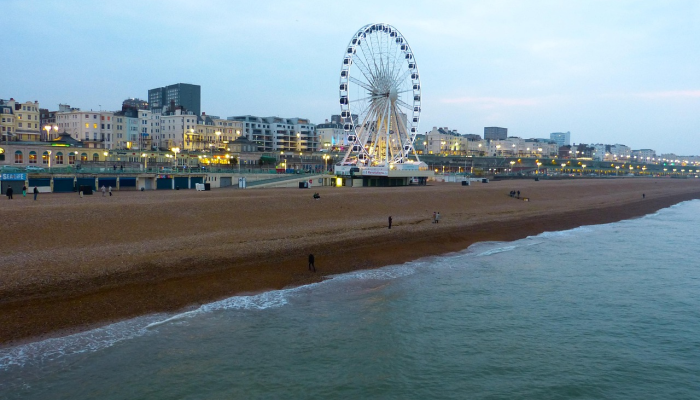 四人在严寒中试图穿越英吉利海峡前往英国 四人在严寒中试图穿越英吉利海峡前往英国