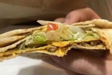 A Taco Bell advertisement compared to a customer-provided photo of the same item.
